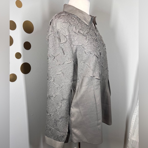 EUC Chico’s Crinkle Texture Blouse - Picture 4 of 7